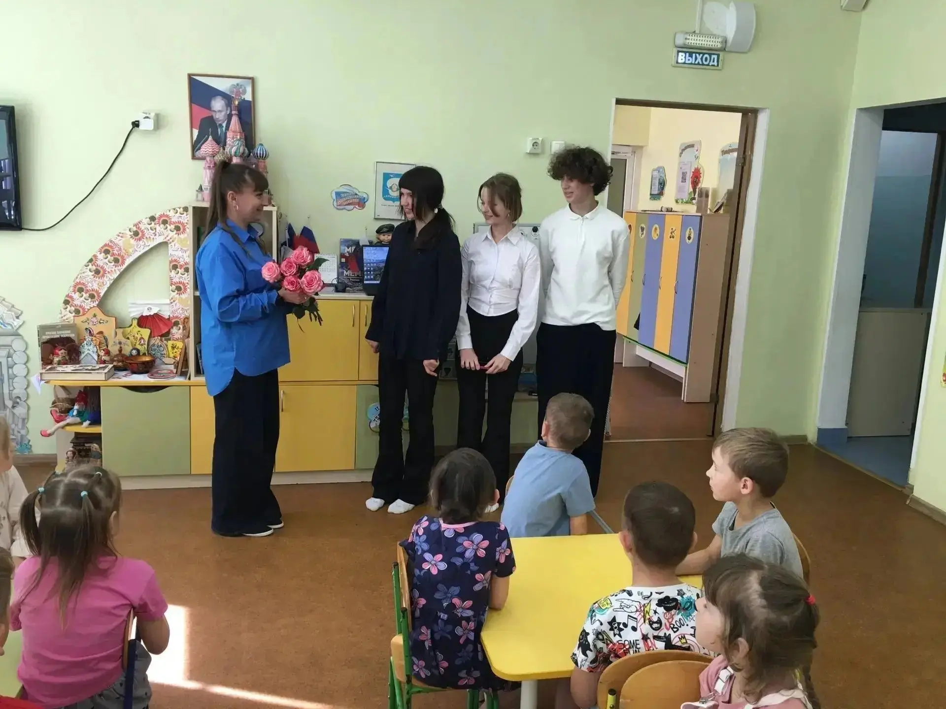 В рамках проекта, посвящённого Дню дошкольного работника, учащиеся 9Л медиакласса посет...