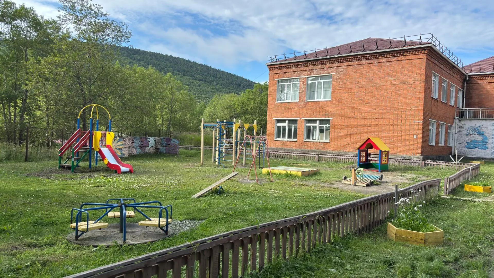 🎉 Ура! Детская игровая площадка в детском саду села Аян — готова! 🎉