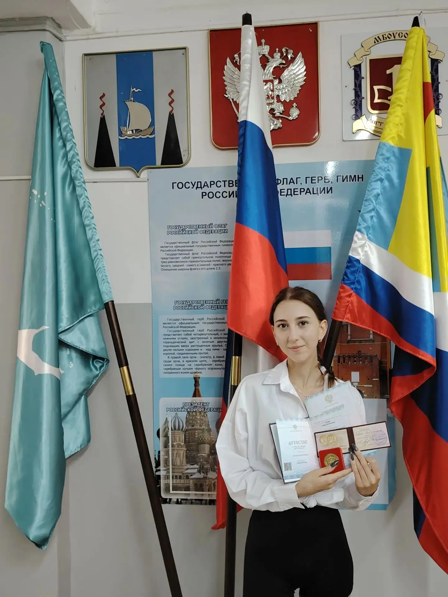 Две выпускницы нашей школы — София Чубарь и Полина Никифорова — после улучшения результатов ЕГЭ по р