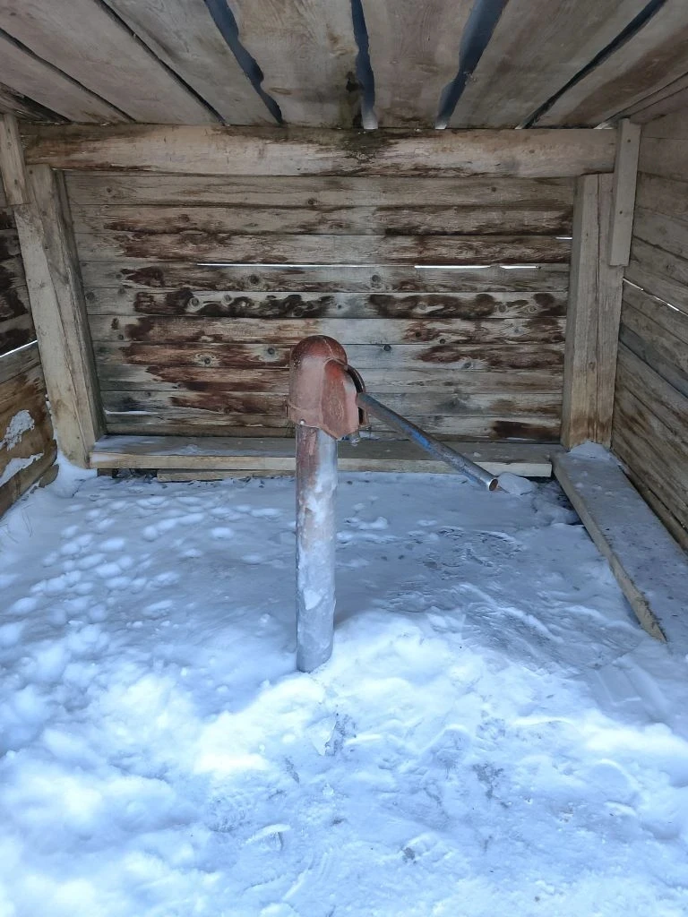 Выполнили работы по восстановлению водоразборной колонки в деревне Лесютино.