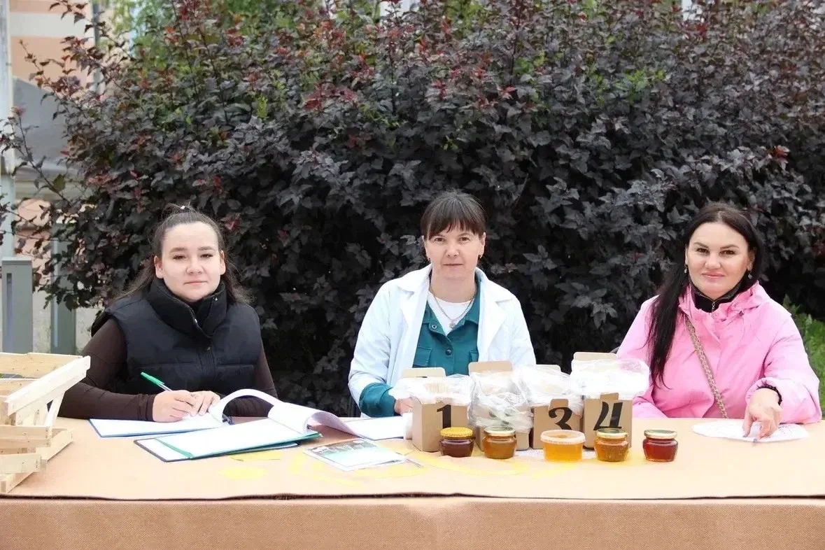 🍯 В Бавлинском муниципальном районе прошел праздник, посвященный главному лакомству ле...