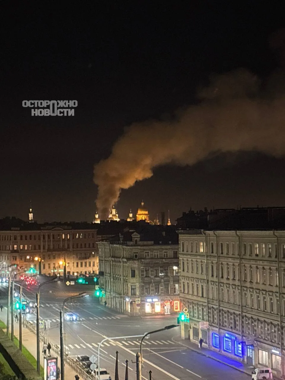 Пожар в особняке Миллера в Петербурге может перейти на соседние здания.