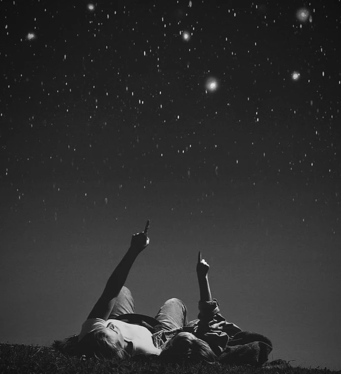 У каждого есть свой маленький мир,
в который мы пускаем лишь немногих.

© М. Твен