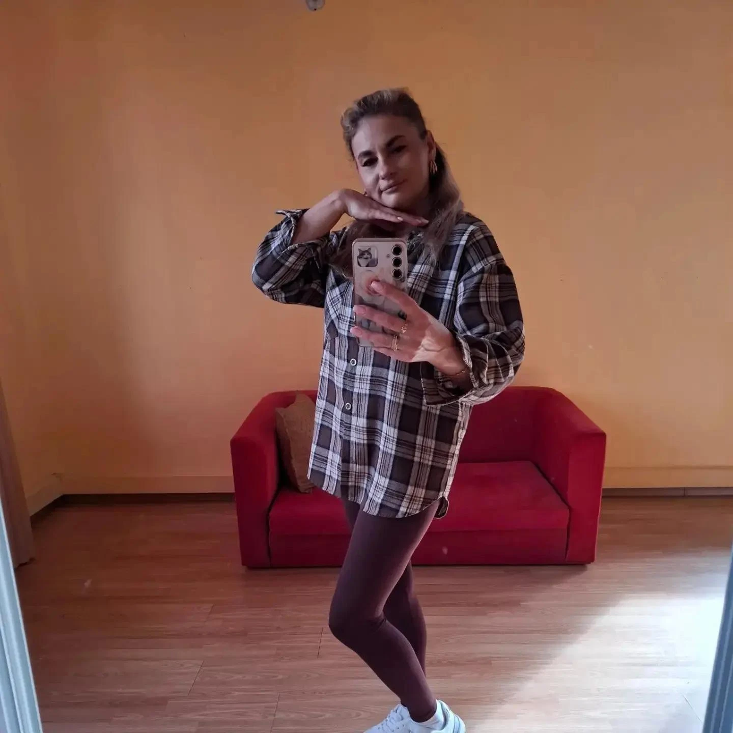 Вероничка опять на днях была у пластического хирурга. Планирует и дальше работать над у...