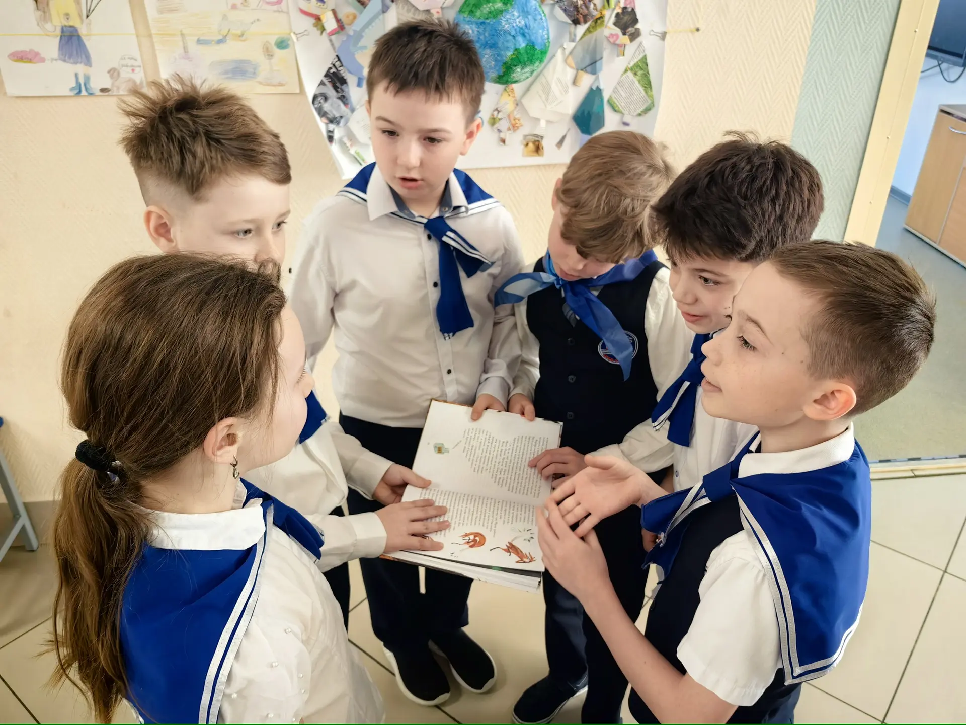 Путешествие по книжным морям  💪 Команды из 3-4 классов нашей школы приняли участие в городском литер