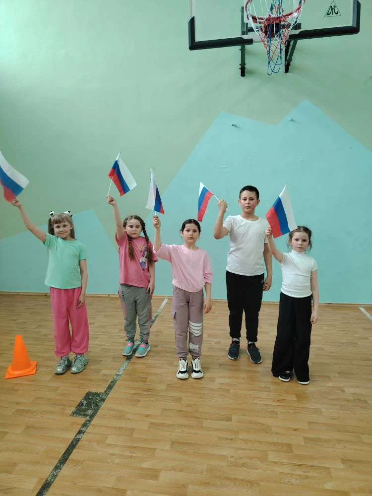 🎖️8 мая в начальных классах прошли спортивные соревнования «Самый-самый», посвящённые Дню Победы!
Р