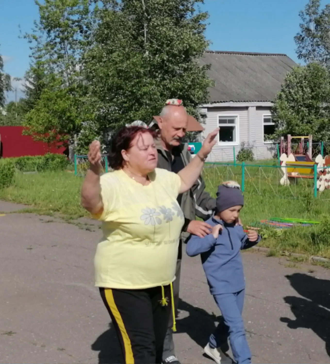 🌞 В нашем детском саду прошли спортивные семейные  "Весëлые старты", с целью приобщени...