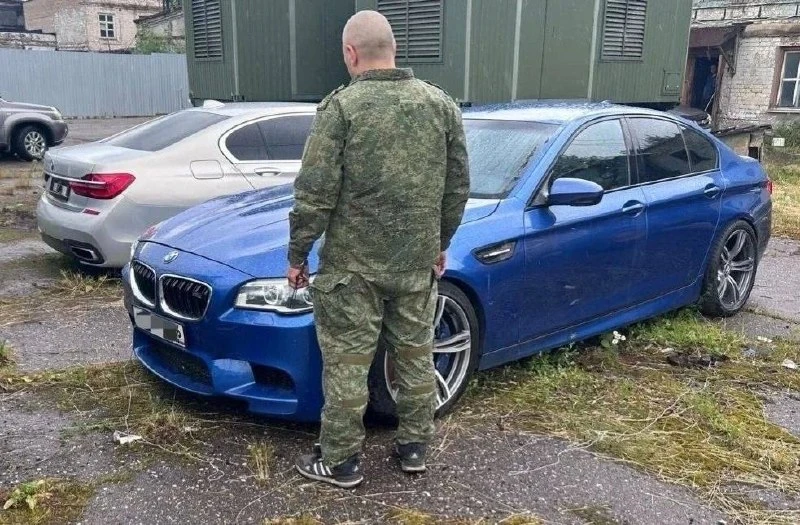 Конфискованный у ярославского дрифтера BMW М5 передан на нужды фронта
