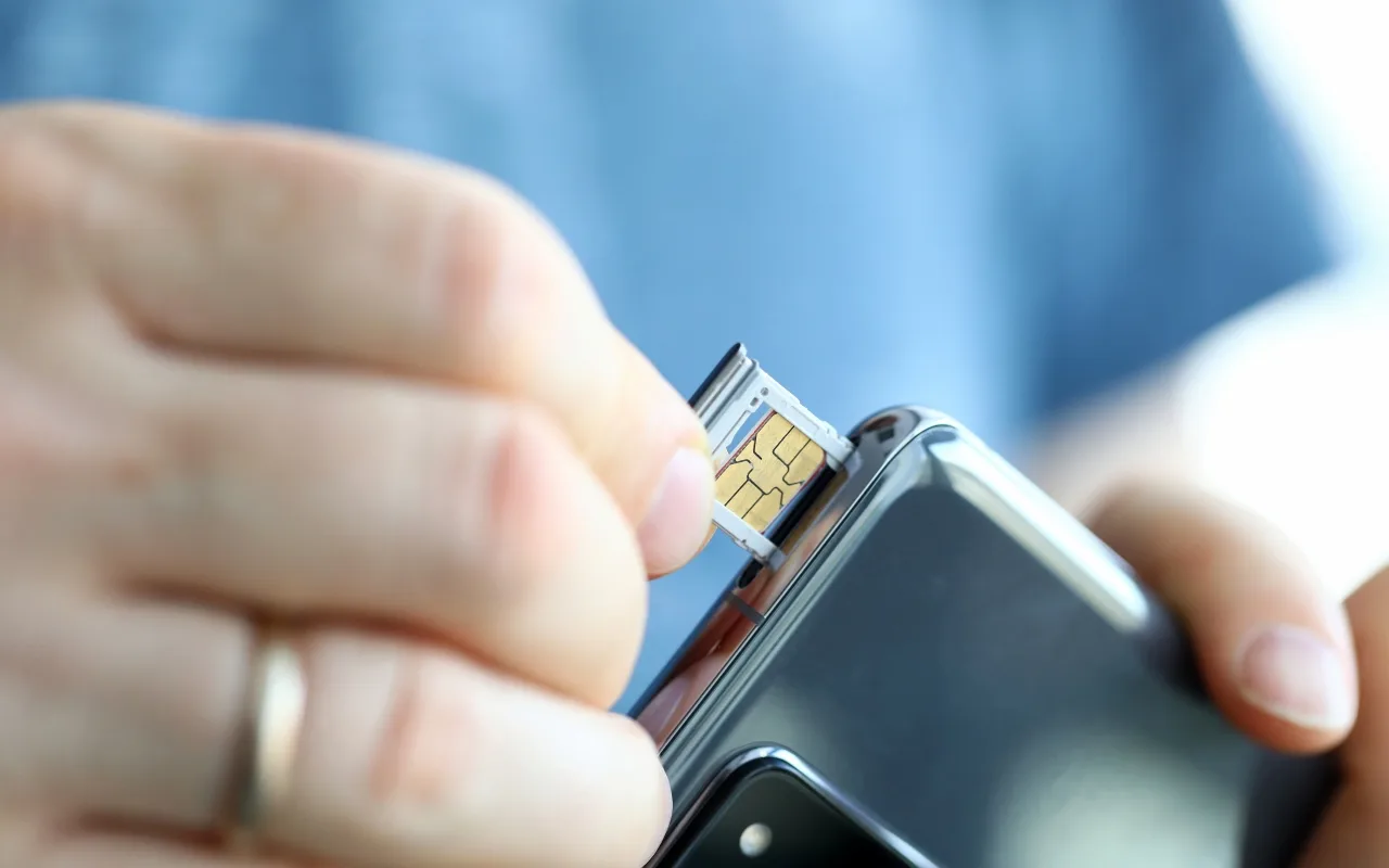 Сахалинцы получили доступ к данным обо всех оформленных на них SIM-картах  Жители Сахалинской област