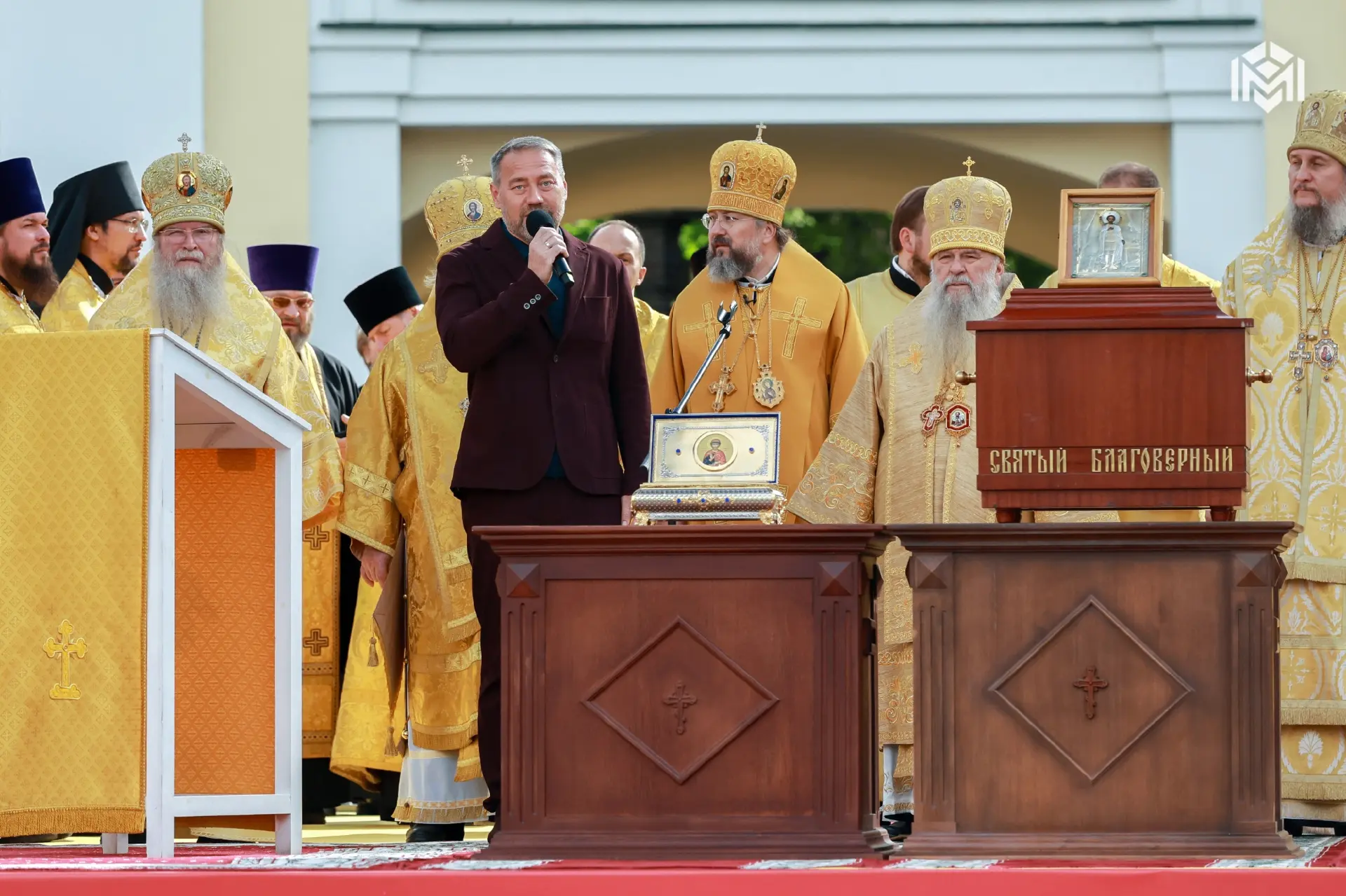 По Невскому проспекту прошли крестным ходом десятки тысяч человек