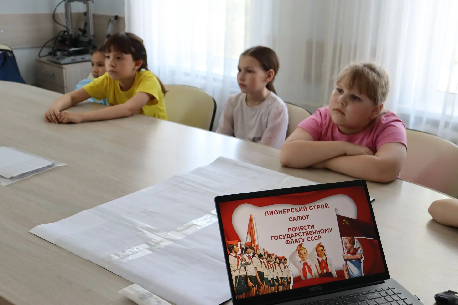 Галстуки не снимаются, а традиции живут!
