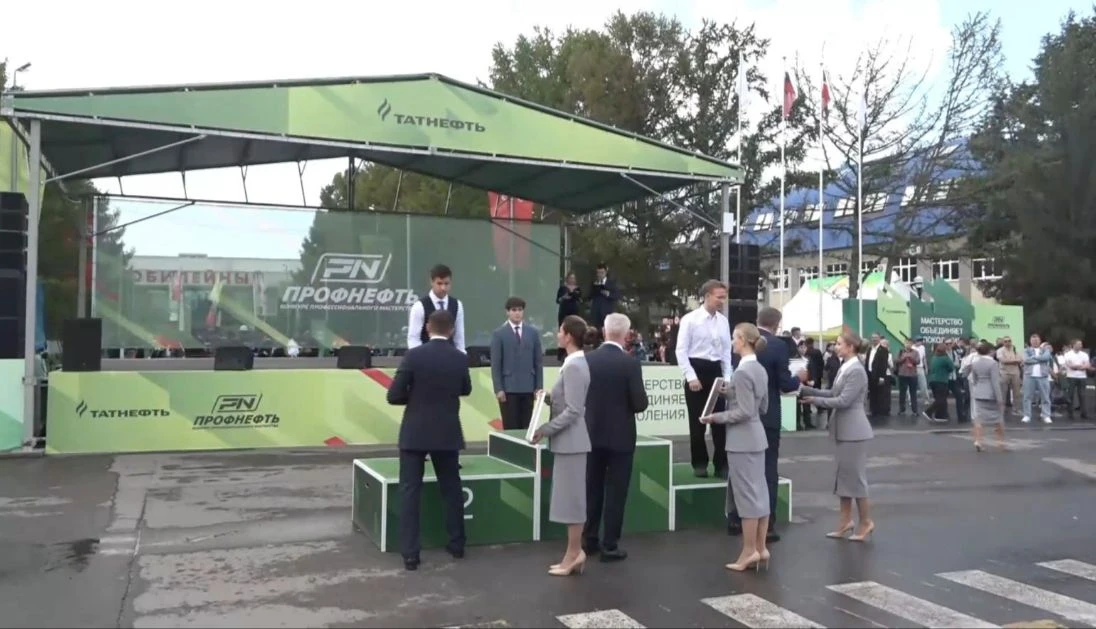 А тем временем праздник продолжается!