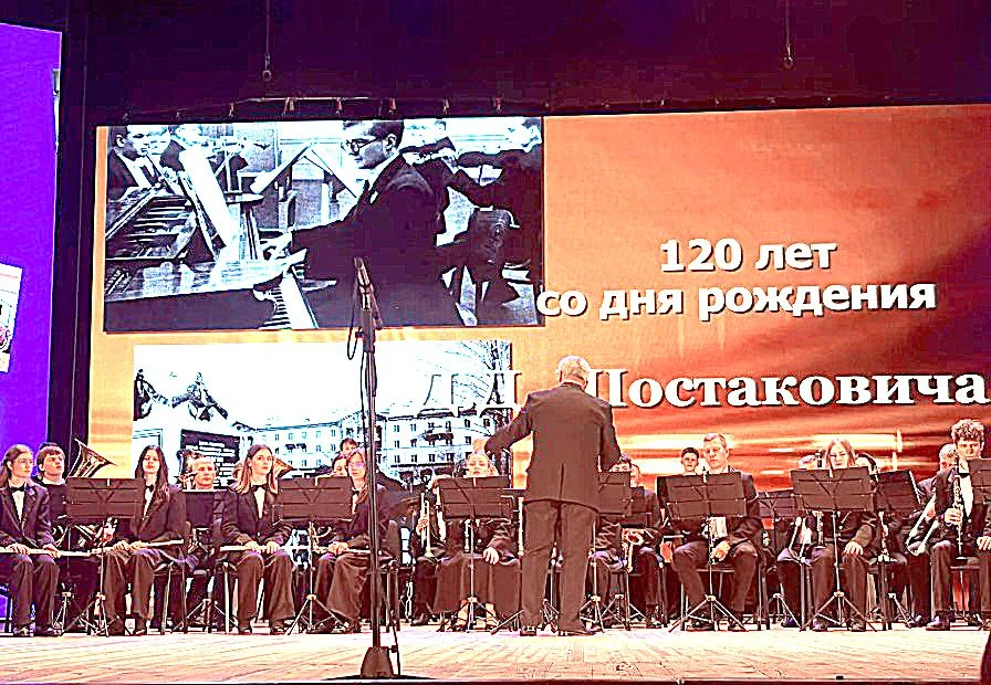 «ИСКУССТВО! МОЛОДОСТЬ! ТАЛАНТ!»   В городском театре Новороссийска прошел отчетный концерт коллектив