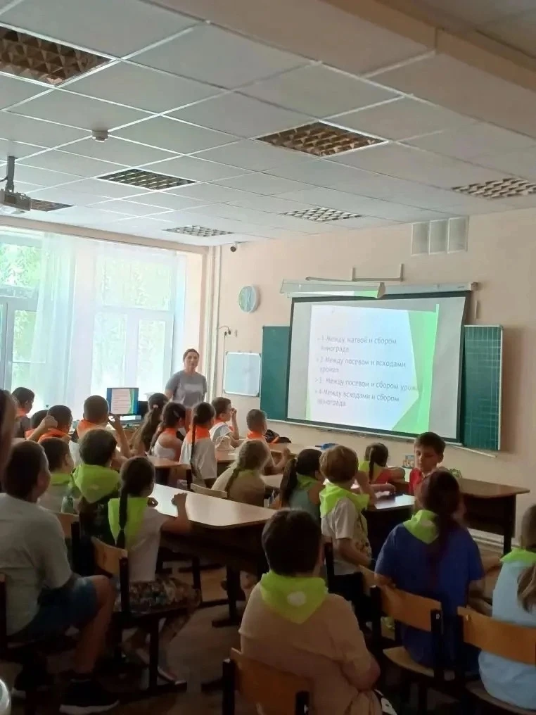 10 июня в пришкольном лагере "Планета детства" был посвящен спорту. "День большой спарт...