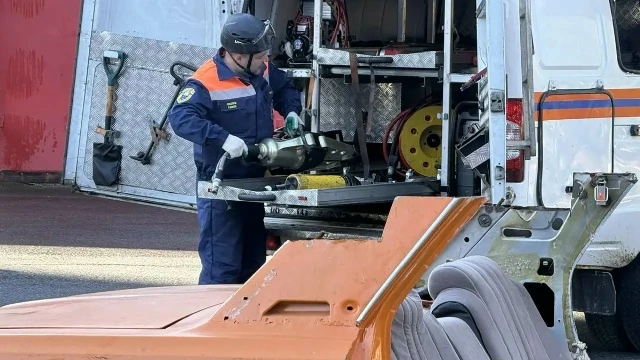 Огнеборцы Югры отработали действия при ДТП на федеральной трассе
