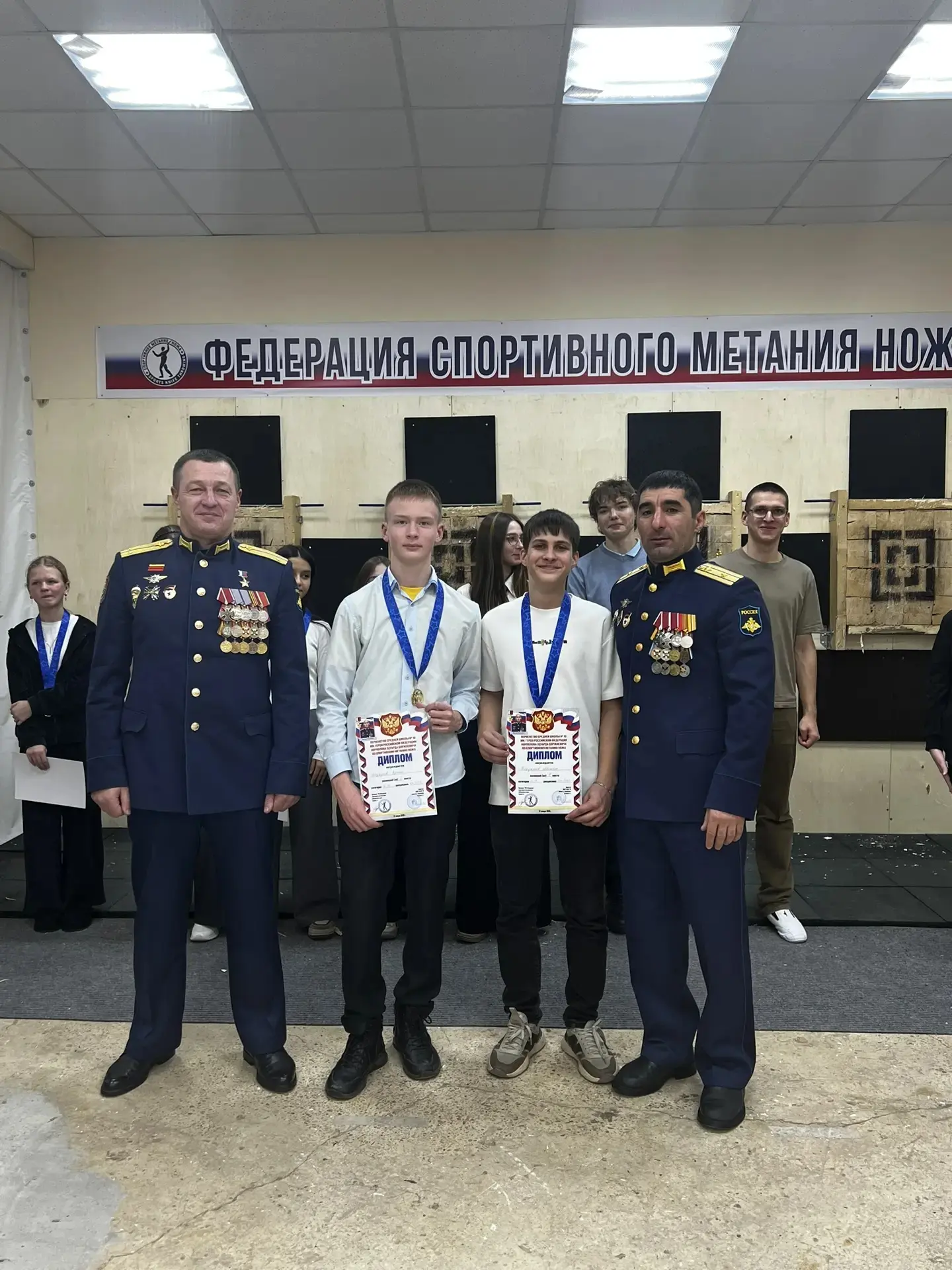 ⚔️Яркие броски и заслуженные награды: в нашей школе прошли соревнования по спортивному метанию ножа!