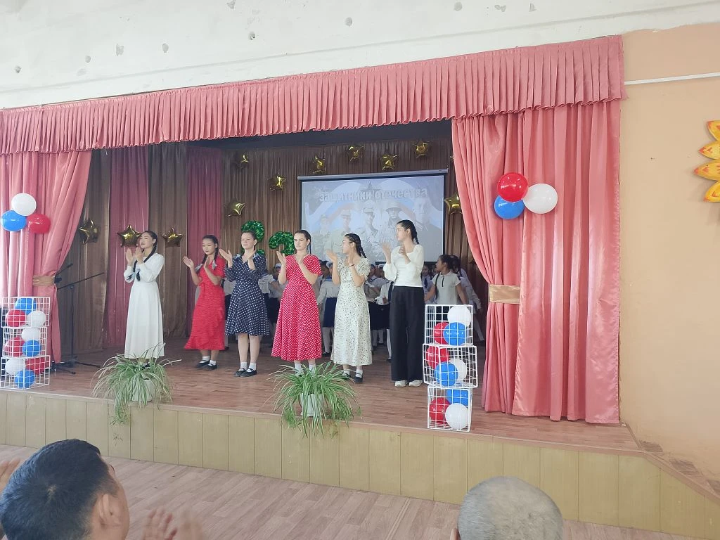 Чествуем защитников: праздничный концерт в нашей школе 🇷🇺🎖   В преддверии 23 февраля в стенах нашей 