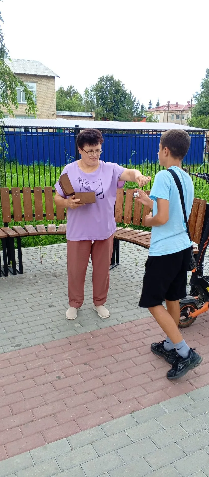 Читальный зал под открытым небом в День семьи, любви и верности
8 июля в Сквере Дружбы мы провели ую