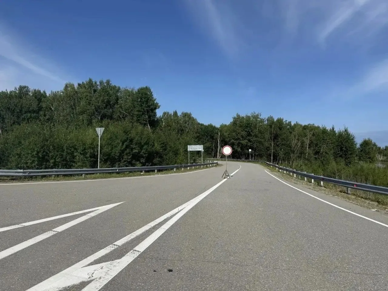 ❗️В Зейском округе временно закрыли проезд к селу Ивановка

🚧 В районе 2 км региональной дороги «По