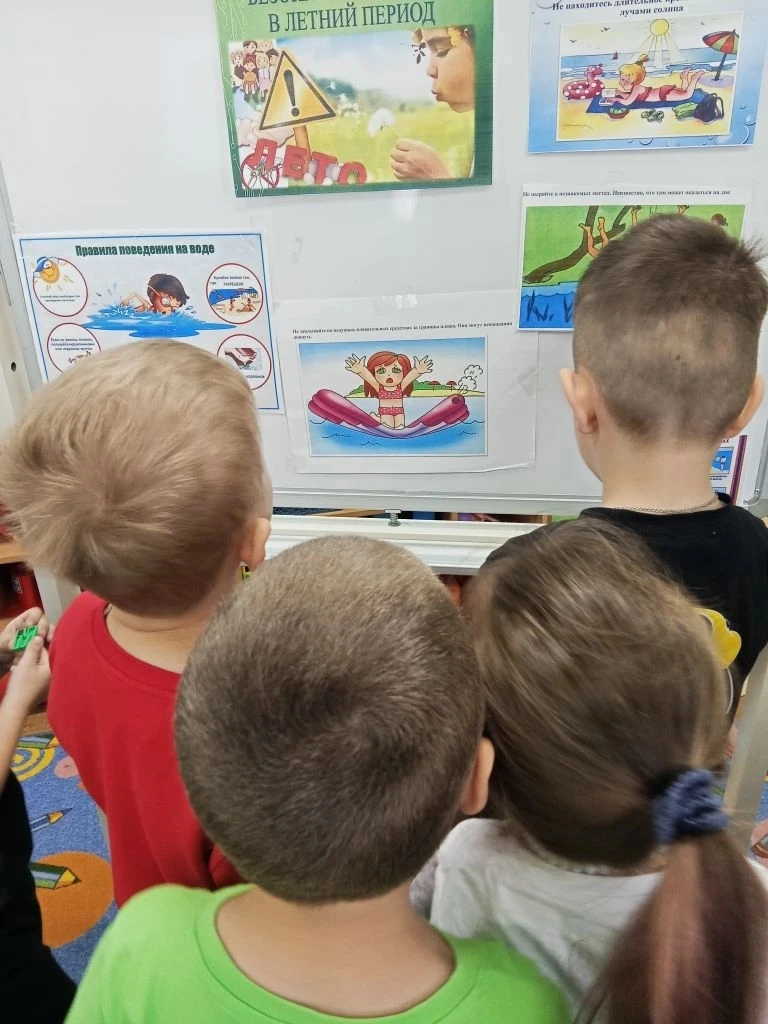 В рамках акции "Безопасные каникулы "в нашем детском саду прошёл тематический день безо...