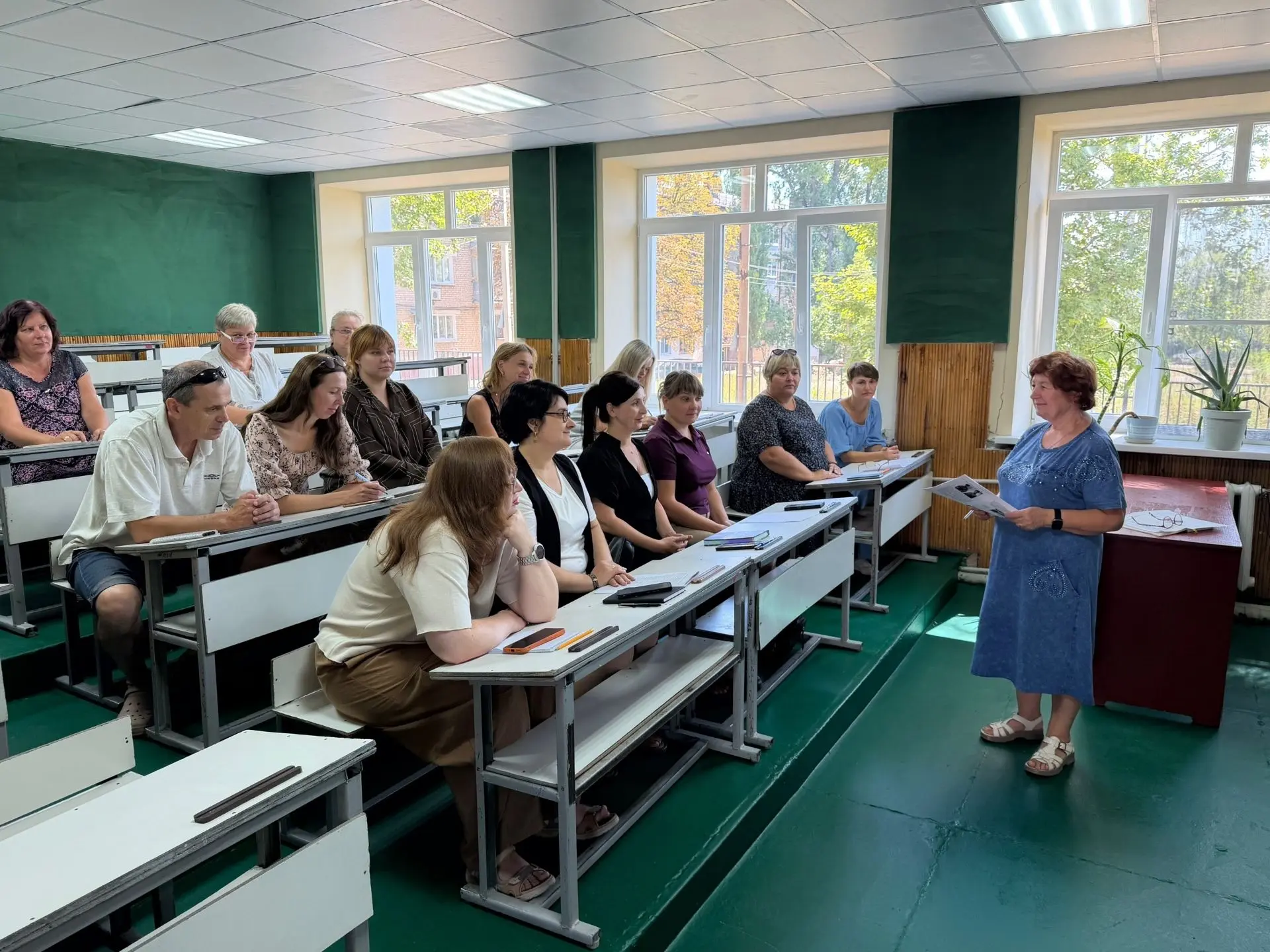 В Антрацитовской средней школе № 3 для персонала школы был проведён инструктаж и учения...
