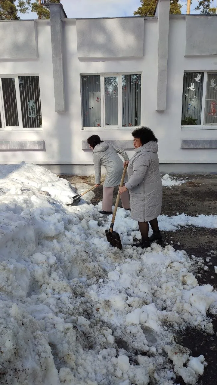 В Детской музыкальной школе № 9 прошла "Санитарная пятница"! В рамках городского месячника по благоу
