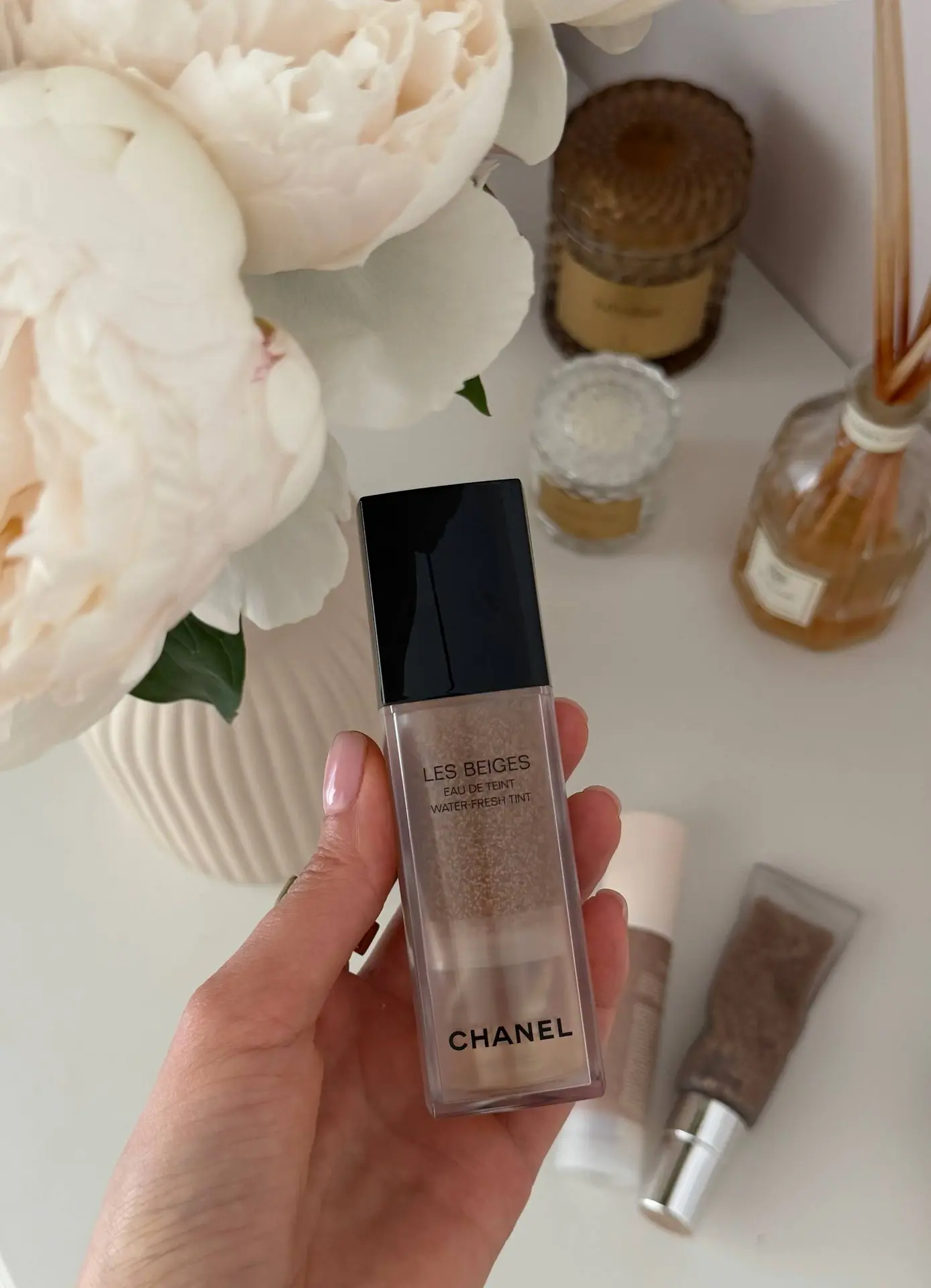 Девочки, я  тут нашла 2 аналога максимально похожих на Chanel Les Beiges 😍
И цена у них гораздо при