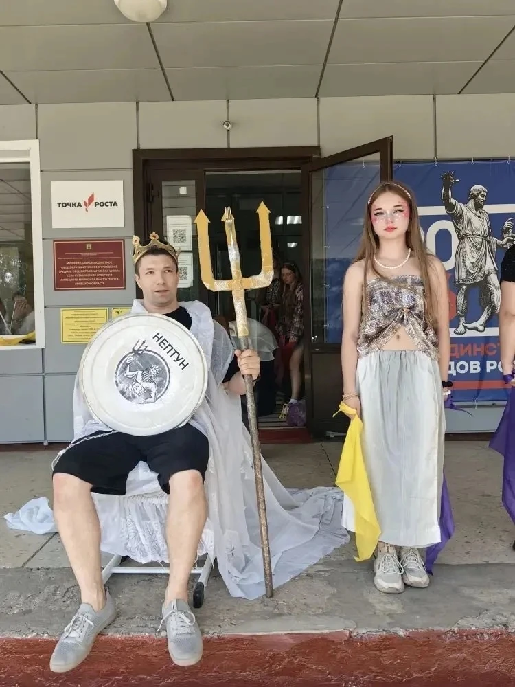 🌊ДЕНЬ НЕПТУНА

10 июня в нашем лагере "Солнечный" долгожданный праздник «День Нептуна». Начался он 