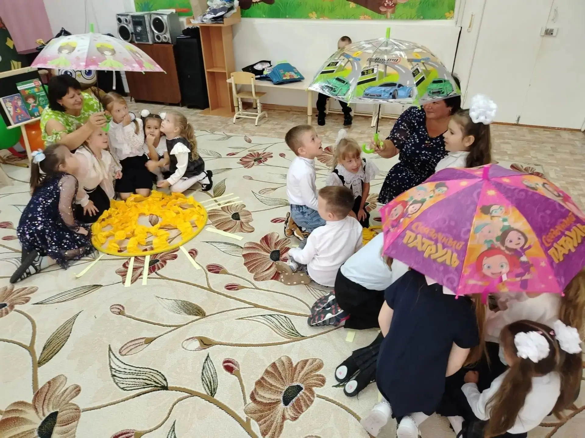 День знаний в детском саду — праздник, может, и не такой строгий, как в школе, но по-св...
