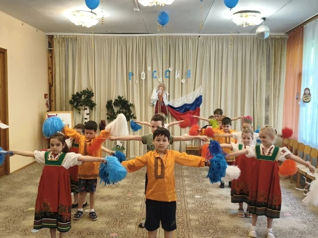 🇷🇺 В преддверии Дня России в нашем дошкольном отделении на Переведеновском прошёл тематический ден