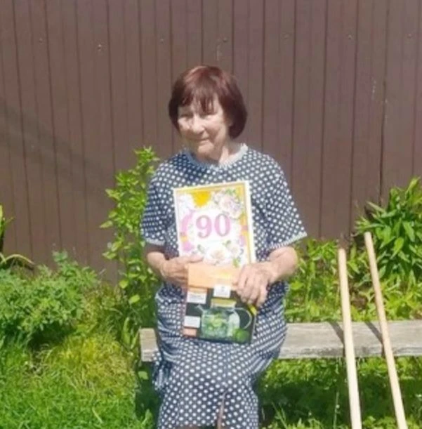 Валентина Тимофеевна Епишева, получатель социальных услуг, отметила свой 90-летний юбил...
