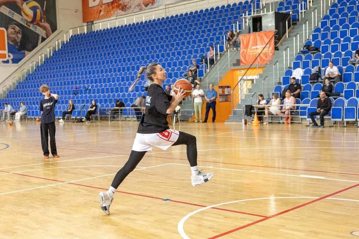 Контроль, ловкость, скорость   🏀У наших ребят появилась уникальная возможность поучиться у настоящей