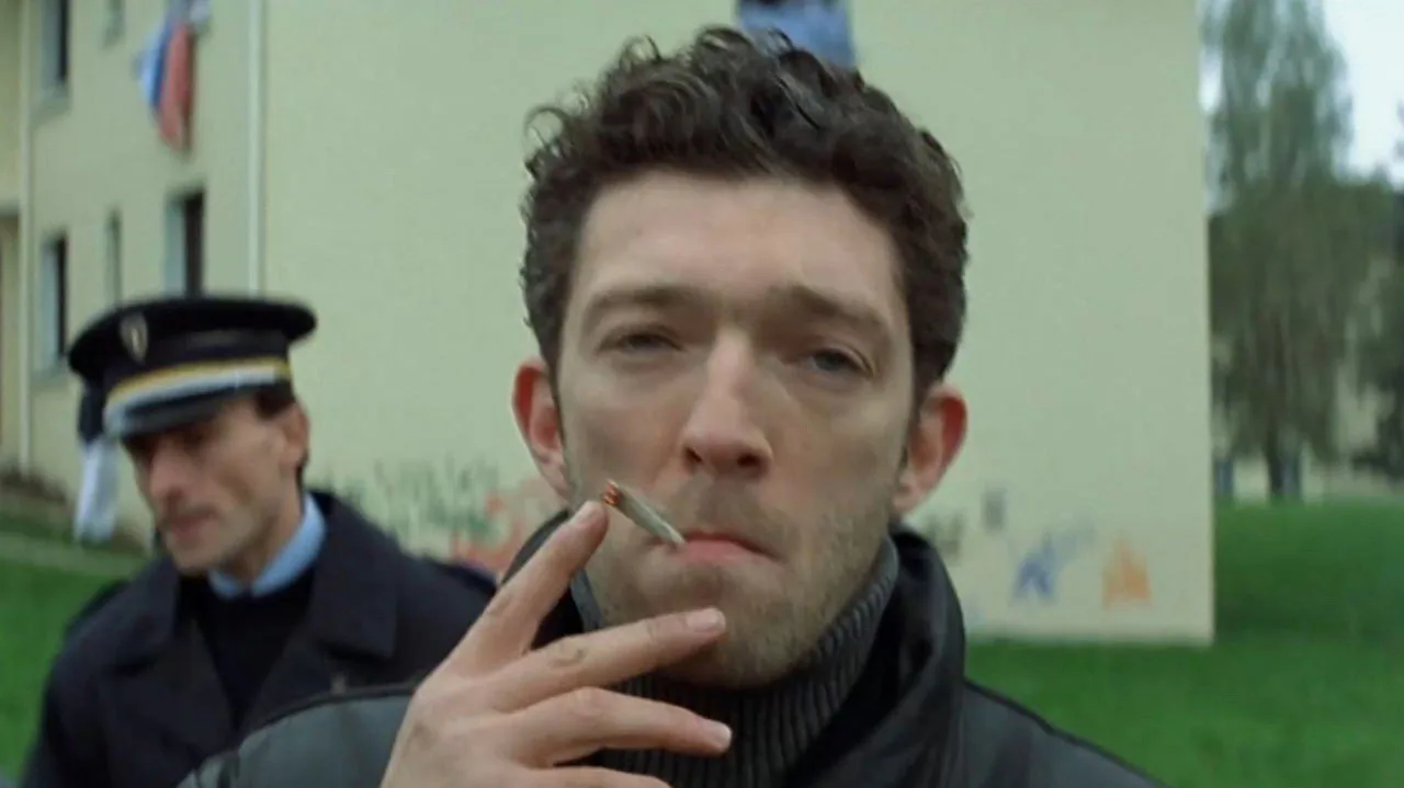 "Багровые реки" (Les rivières pourpres), 2000

Маньяк играет с полицейскими в кровавые кошки-мышки. 