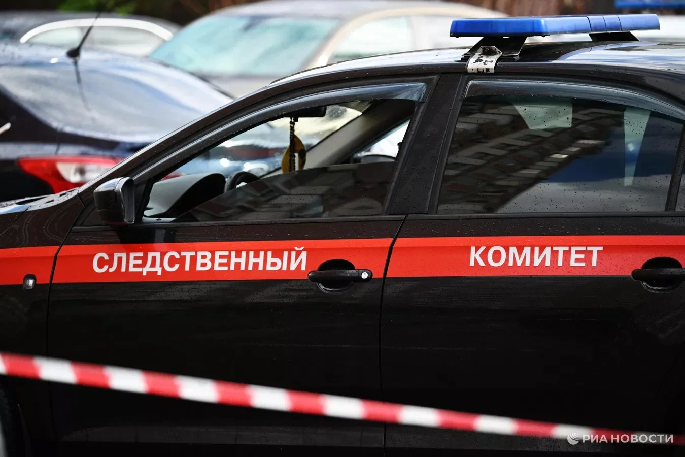 Подросток в Дагестане украл украшения на 380 тысяч рублей и раздал их девушкам на пляже. 

Ювелирные