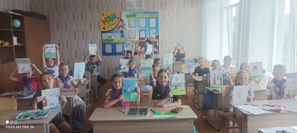 День пятый. Воспитанники пришкольного лагеря "Солнышко", как обычно, бодры, веселы и пе...
