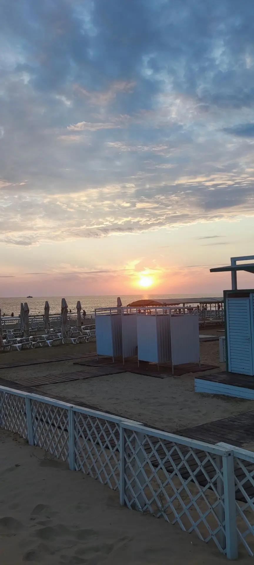 Любите закат на море?✨Порция вчерашнего с берега Анапы🏖️