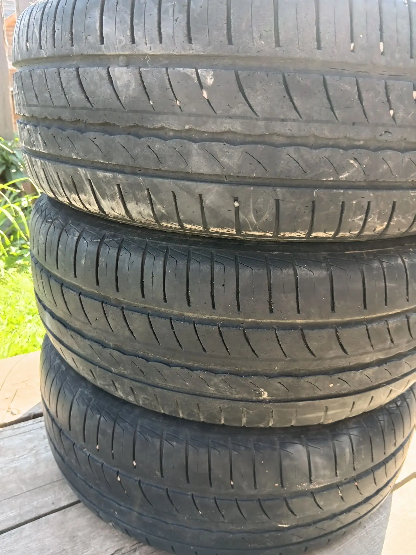 Продам автошины 195/55 r 15, фирмы pirelli, порезов и грыж нет,з шины, цена 2400 за все...