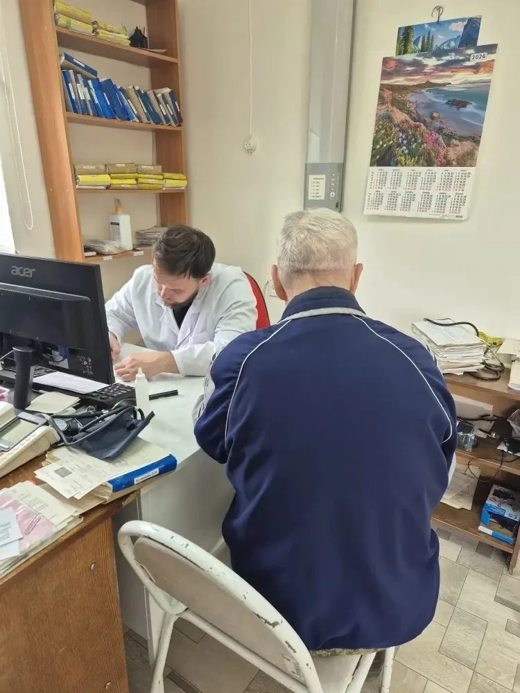 ➡ Фельдшер Каргопольской ЦРБ провёл медосмотр жителей деревни Архангело