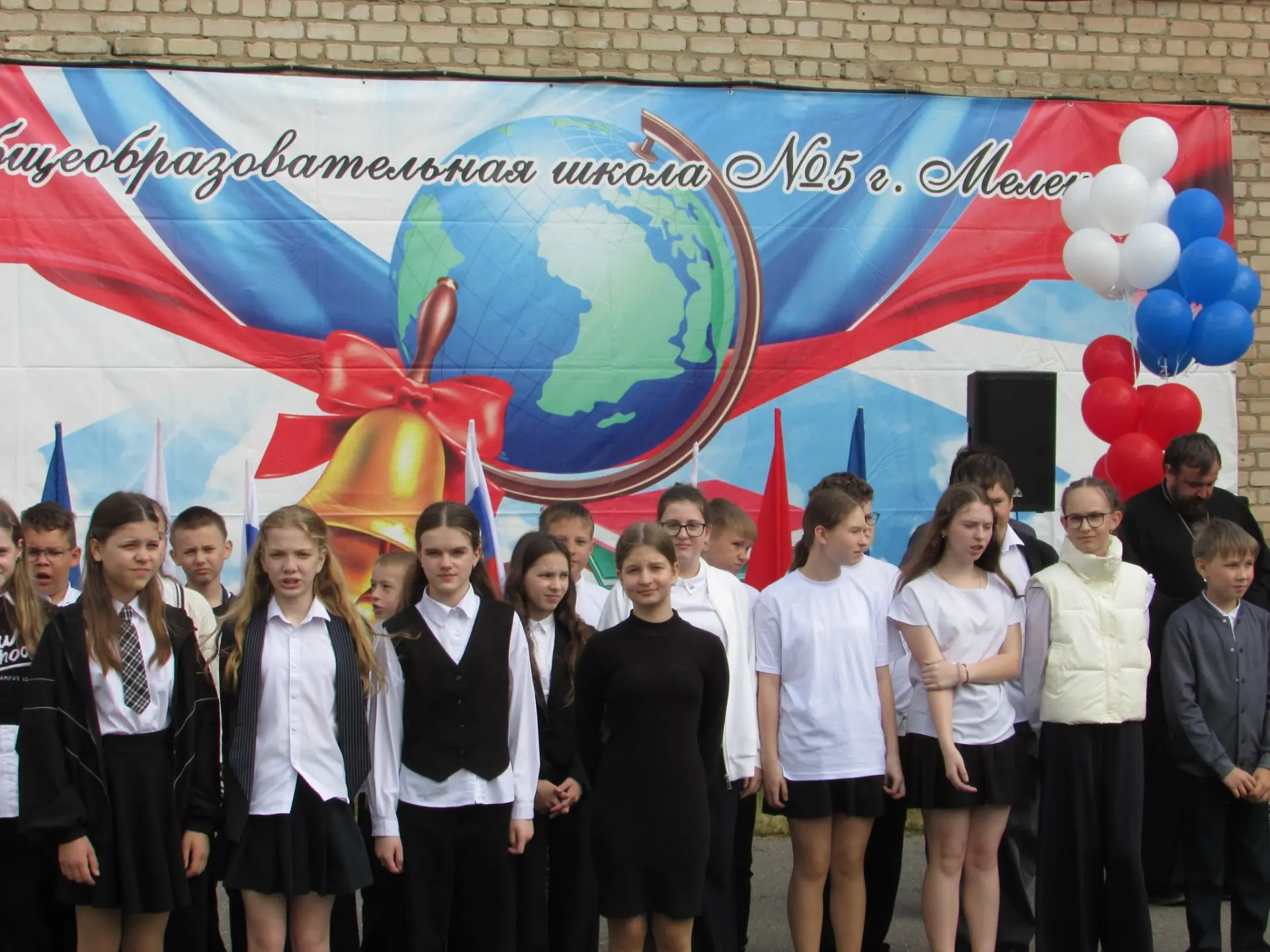 Друзья, наш последний звонок — в фотографиях. 🎓