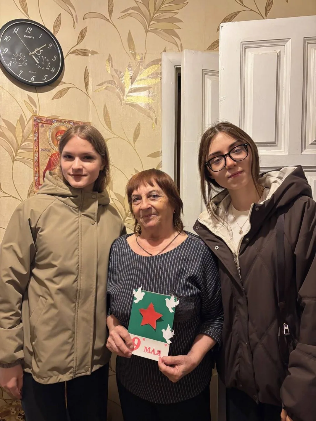 🌷❤️  Накануне Дня Победы волонтёрский отряд "#PROдобро" и учащиеся психолого-педагогического класса,