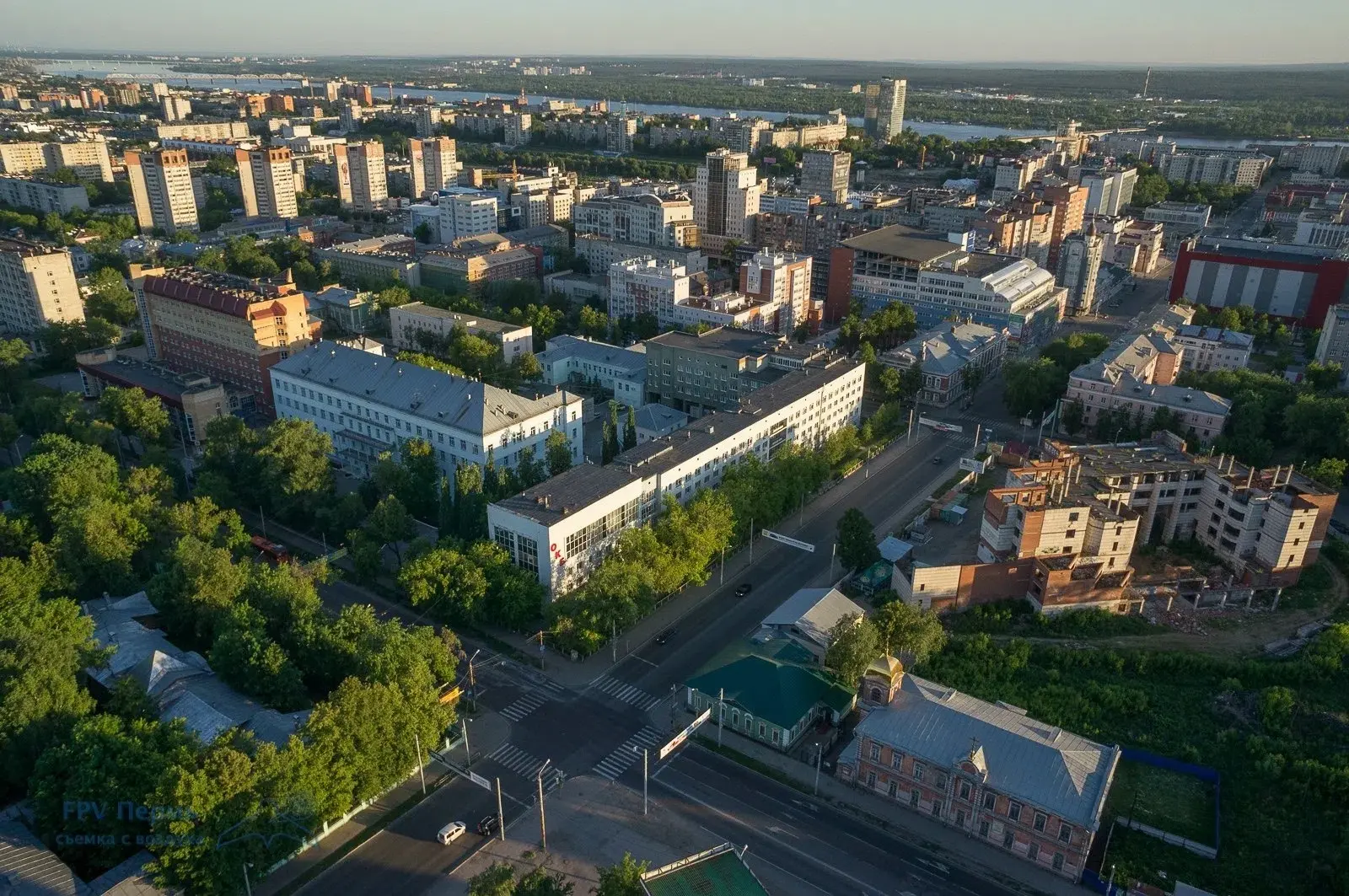 Перекрёсток улиц Пушкина и Куйбышева. Пермская краевая клиническая больница, 2014 год.