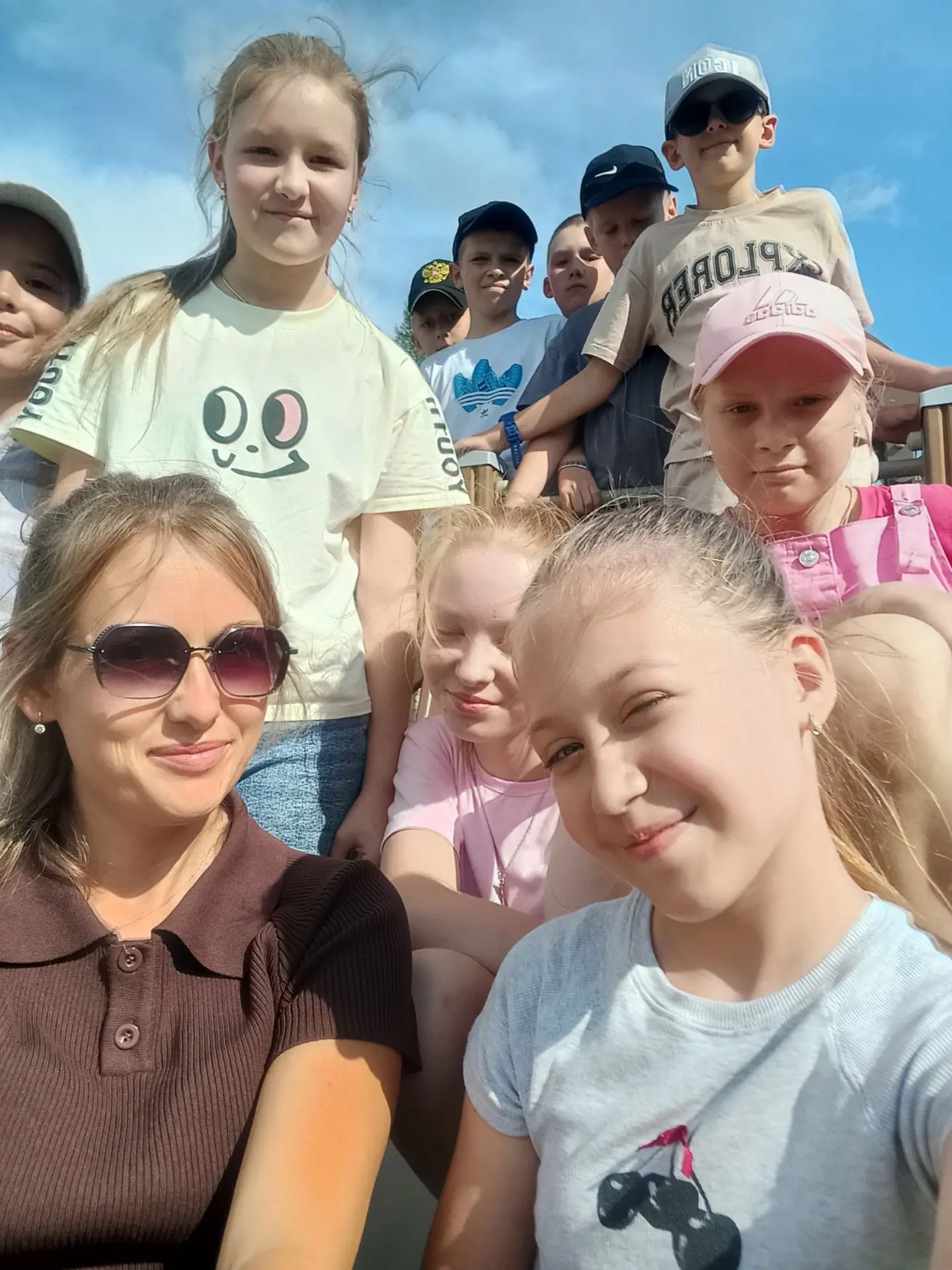 Новости от РВО. 
Были в межпоселенческой библиотеке, посмотрели презентацию о регионах России и их т