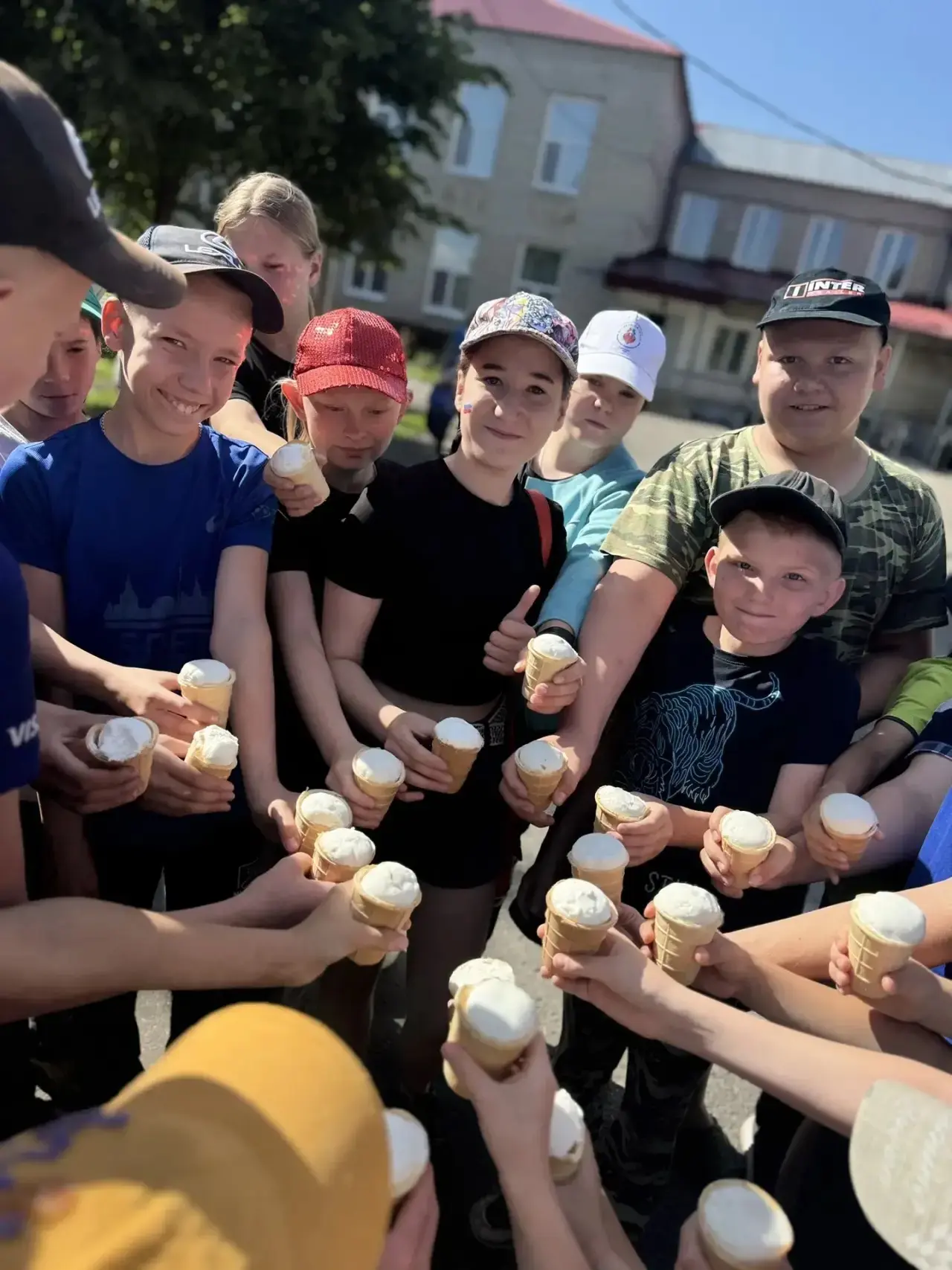 Сегодня самый вкусный день — день мороженого! 🍦

🔥Ну как не угоститься этим лакомством? 
Это же ид