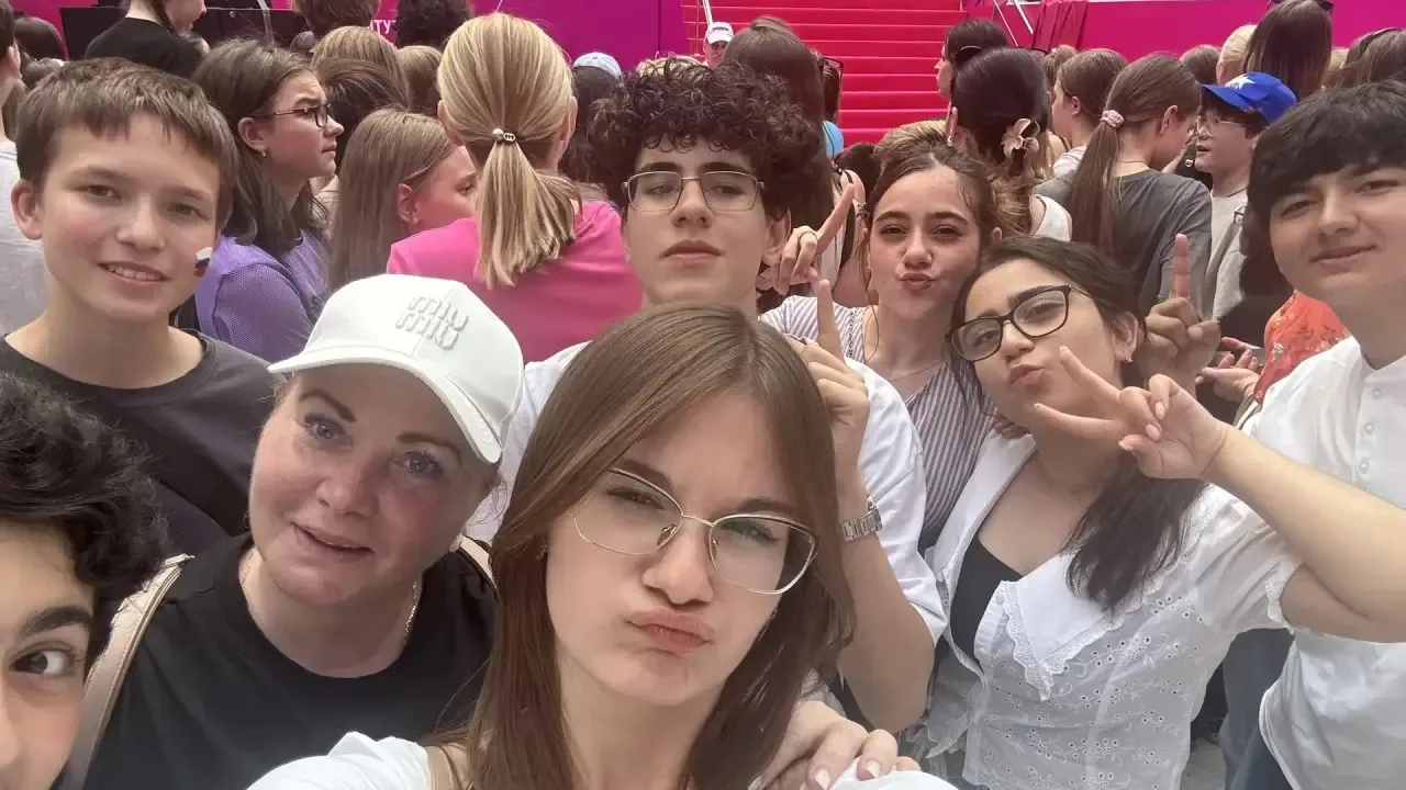 🎨 Творчество, Единство и Музыка: наш День России в Лужниках

12 июня — это дата, которая объединяет