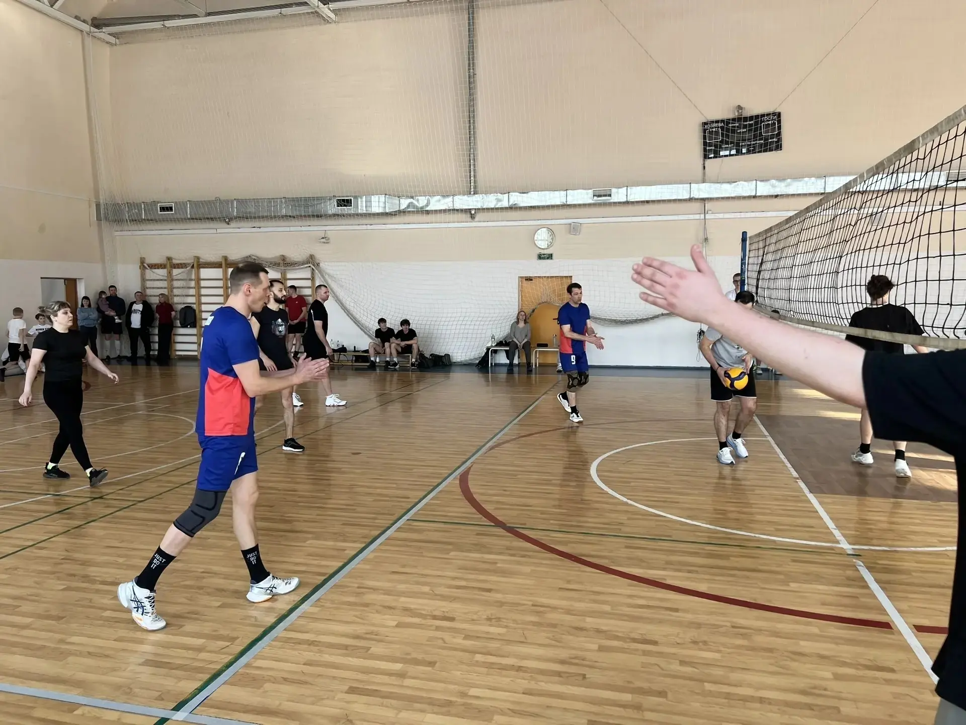 🏆🌷🏐 7 марта на базе МАОУ «Школа 16» прошел турнир по волейболу, посвященный Международному Женскому 