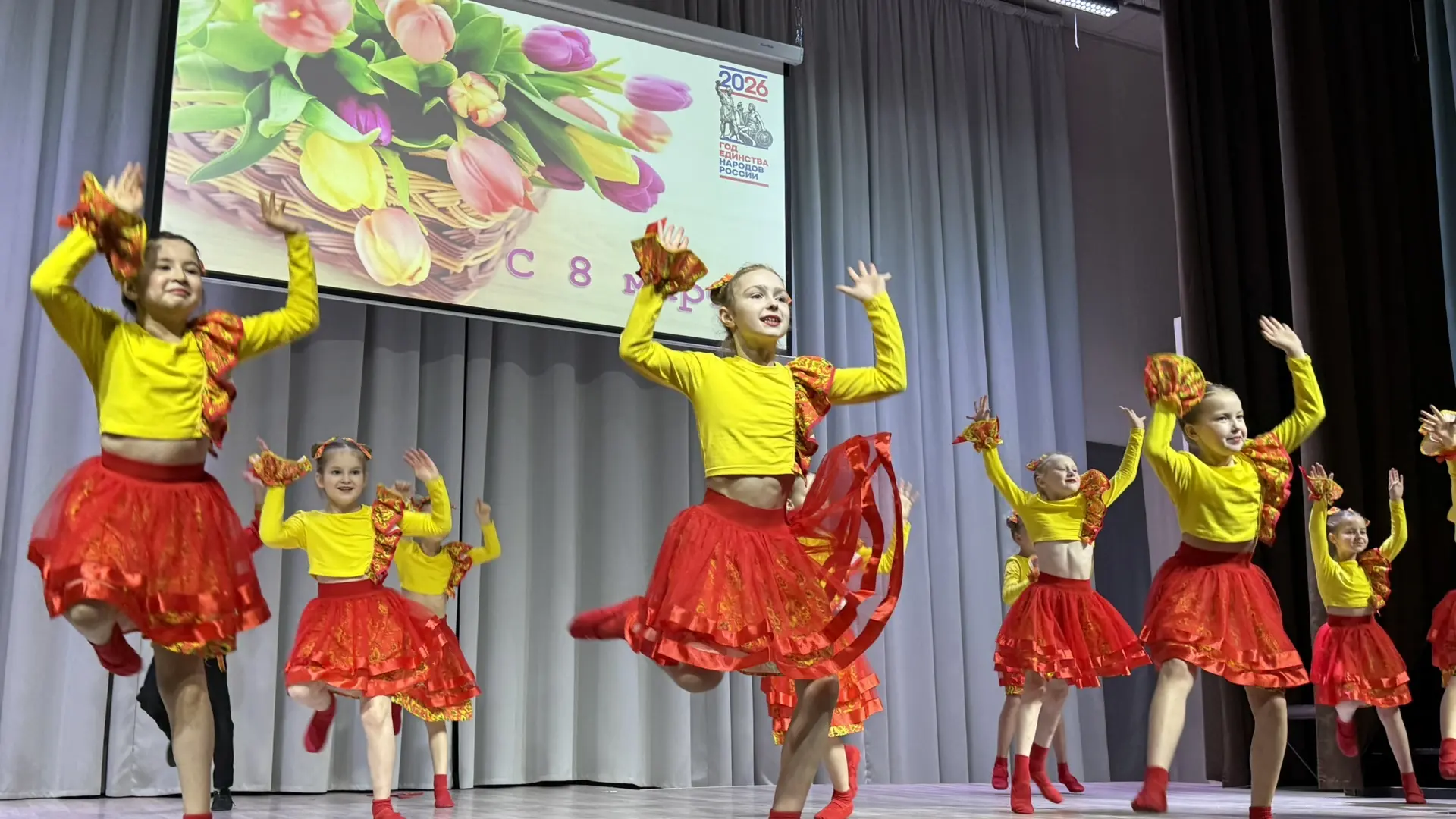 🌷✨ Праздничный концерт к 8 Марта ✨🌷  Сегодня на Поэтическом бульваре в нашей школе прошёл праздничны