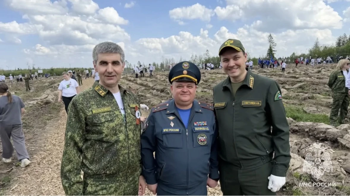🌳Сотрудники МЧС России Подмосковья приняли участие в акции «Сад Памяти»  Московская область приняла 