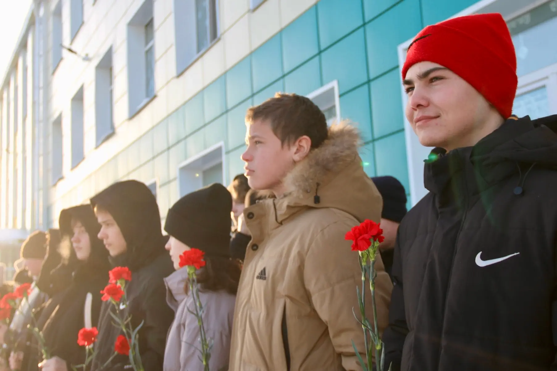 🕯 Линейка памяти героев-молодогвардейцев прошла в школе  В школе состоялась торжественная линейка, п