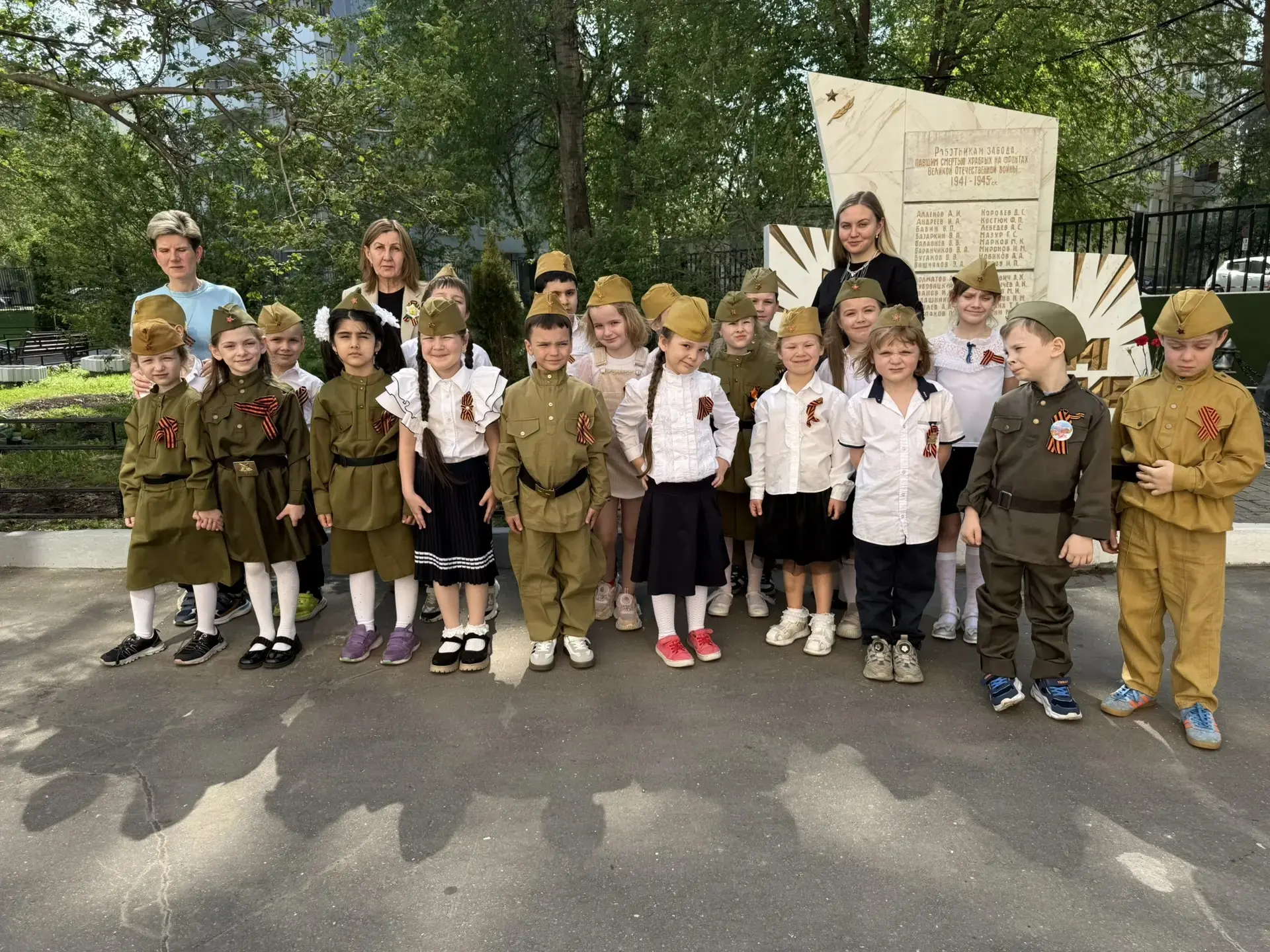 ПАМЯТЬ В СЕРДЦАХ С ДЕТСТВА  🎈 Накануне праздника Дня Победы воспитанники нашего дошкольного отделени