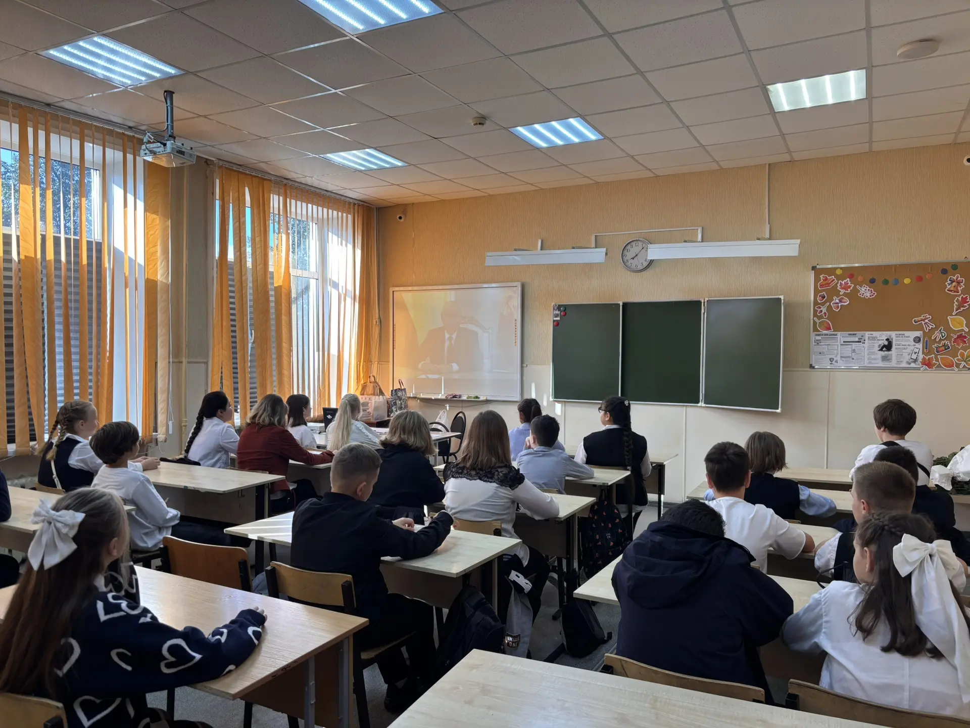 Первым событием нового учебного года стало традиционное занятие из цикла «Разговоры о в...